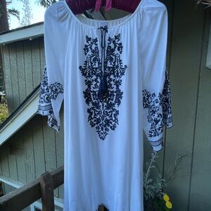 Chic White and Navy Blue Embroidered Long Sleeve Dress